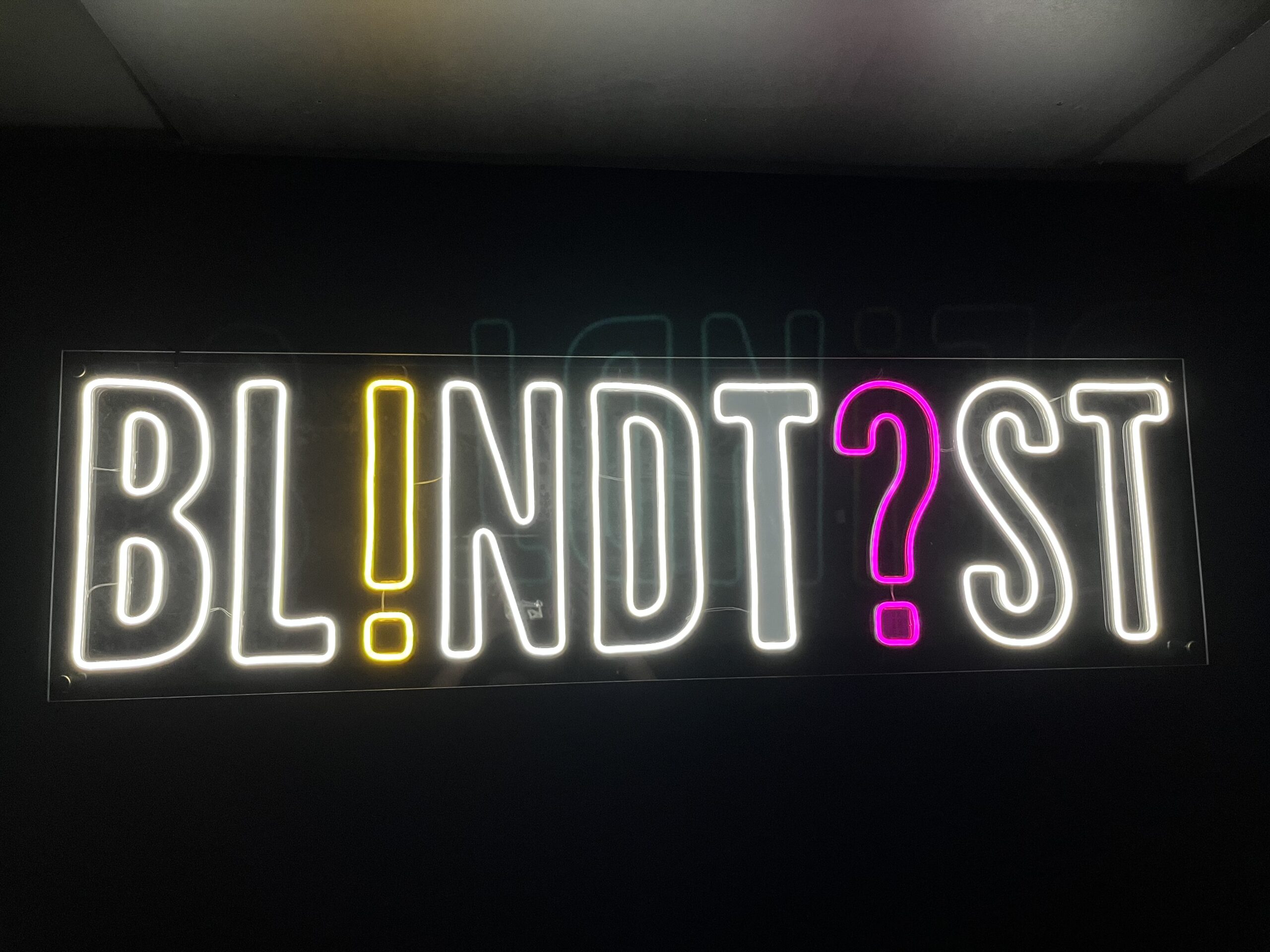 Neon Blind Test