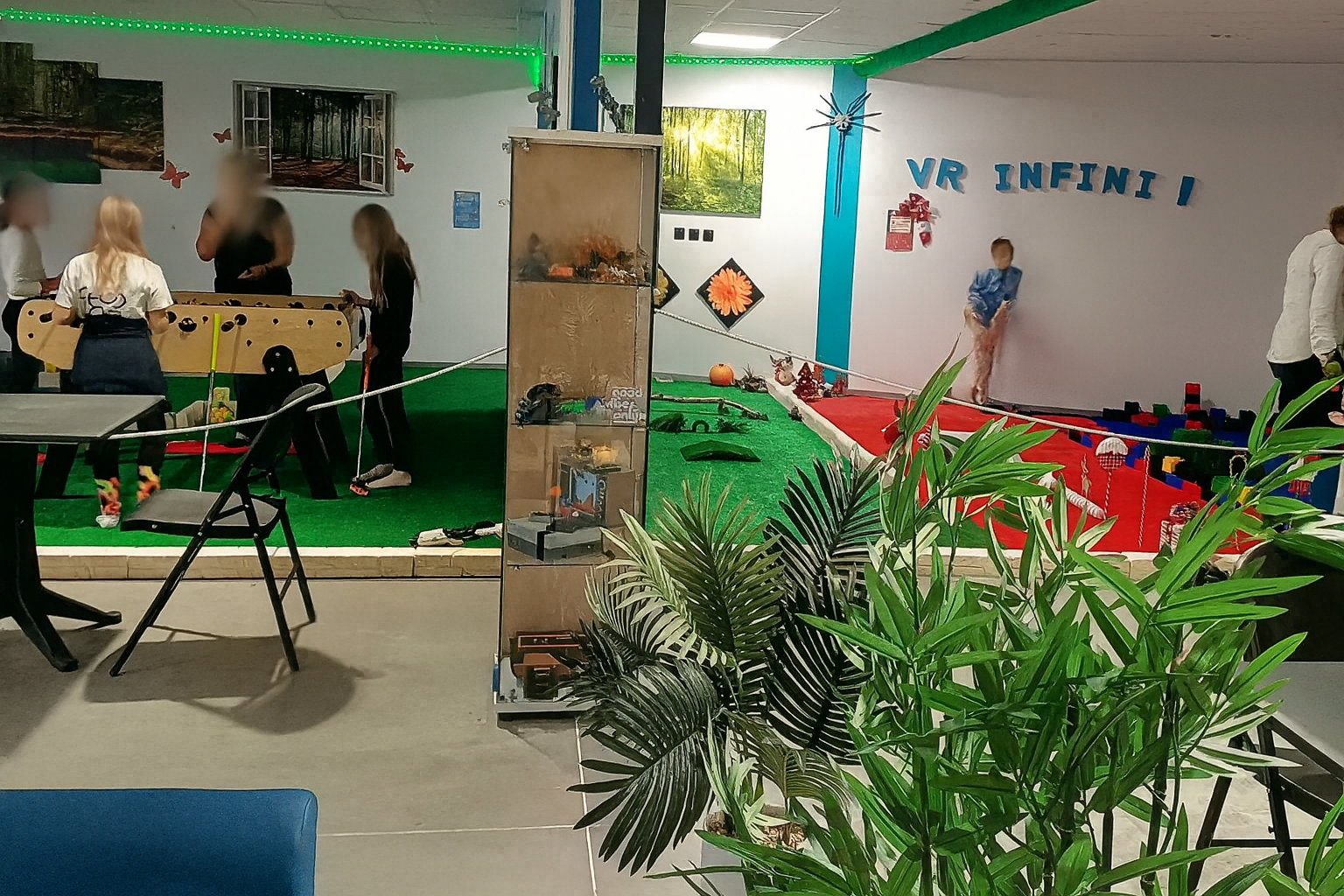 Parcours de mini-golf indoor VR INFINI à Roquebrune-sur-Argens