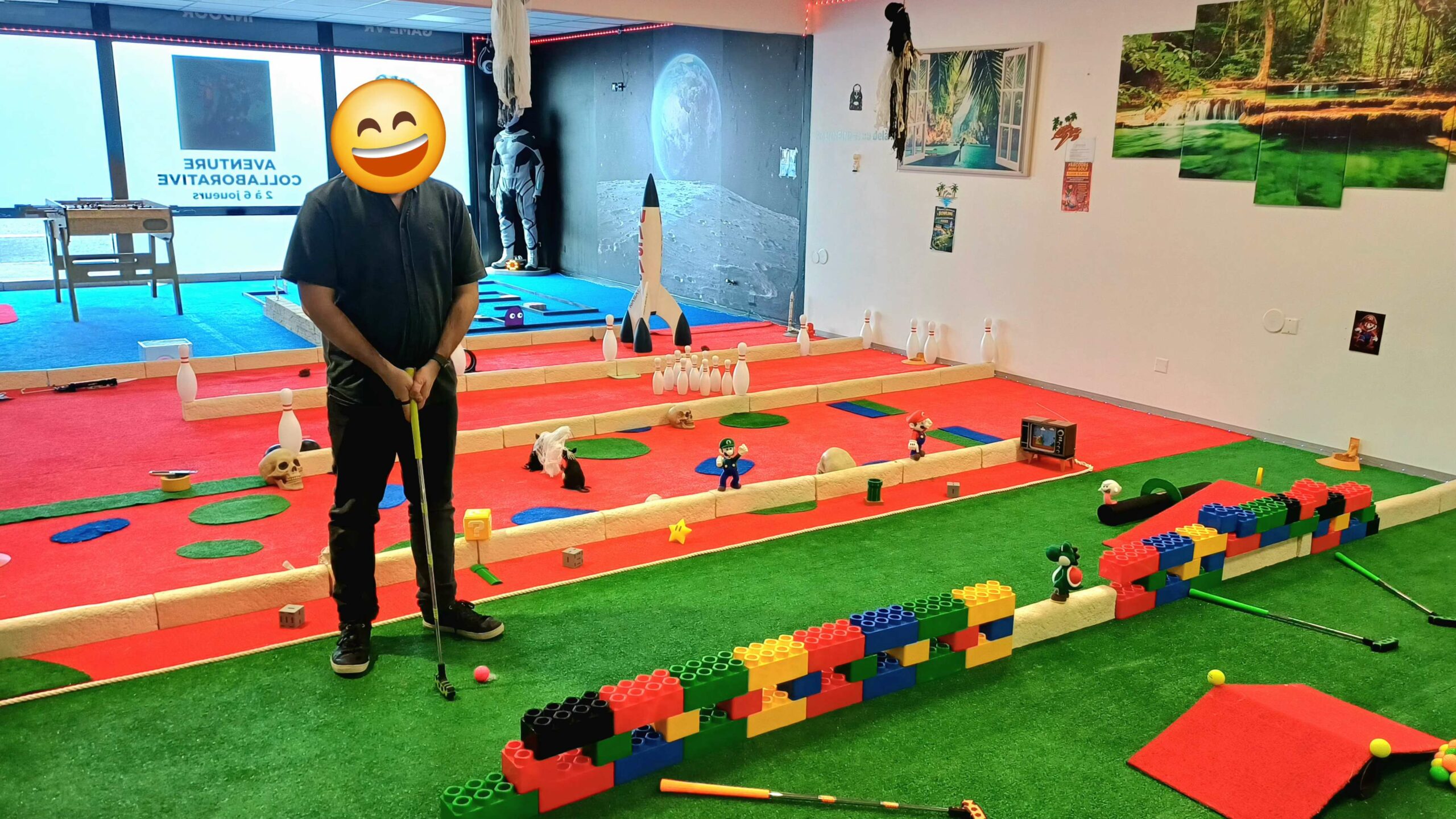 Parcours lumineux du mini-golf indoor