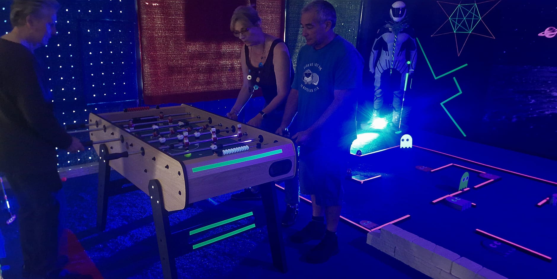 Piste et décor fluorescent Action Golf Var